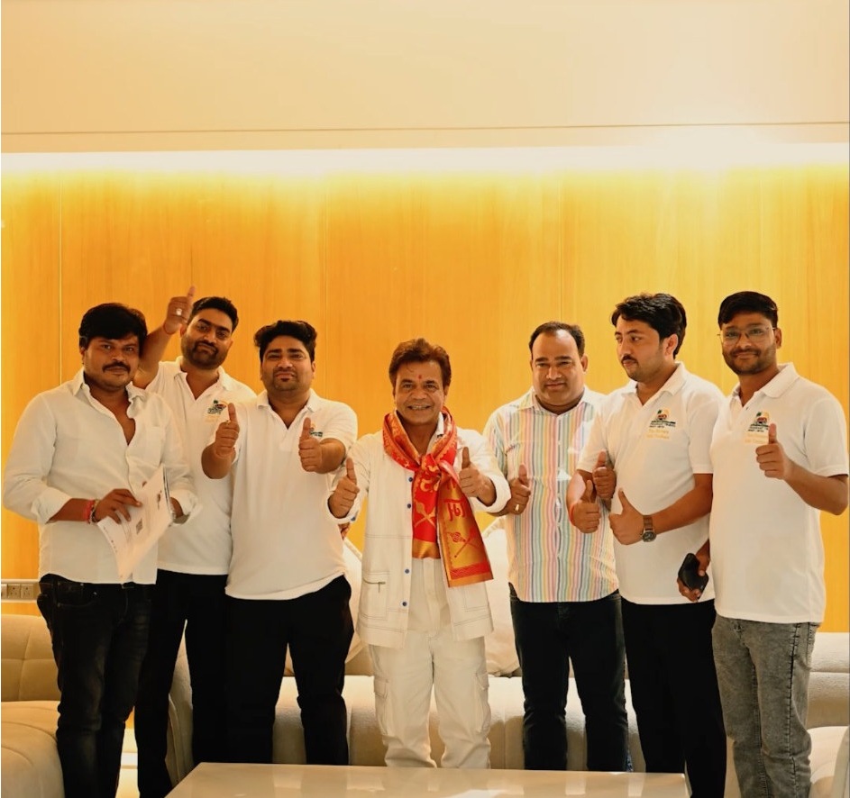 Fragrant Travel representatives presenting a brand ambassador portrait