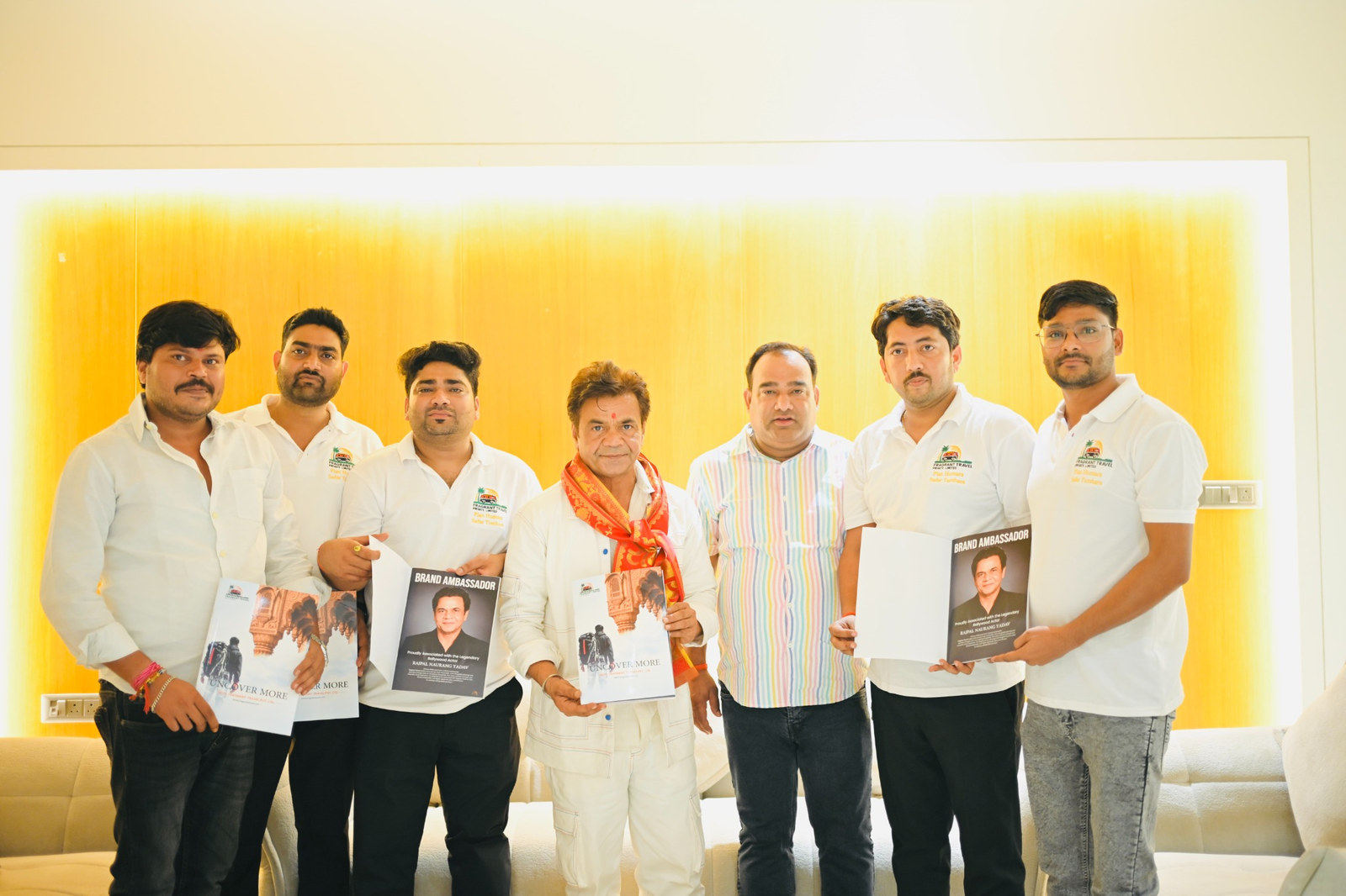 Presentation of the Fragrant Travel brand ambassador plaque